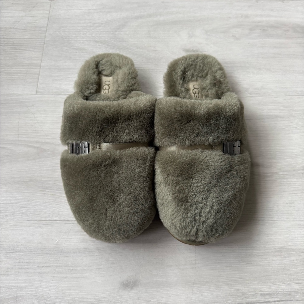 UGG Slippers - Picture 2 of 5
